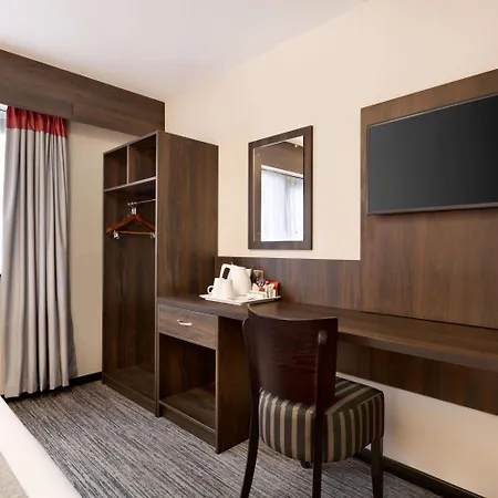 Ramada Bristol West 4*