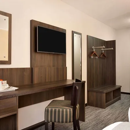 Ramada Bristol West 4*