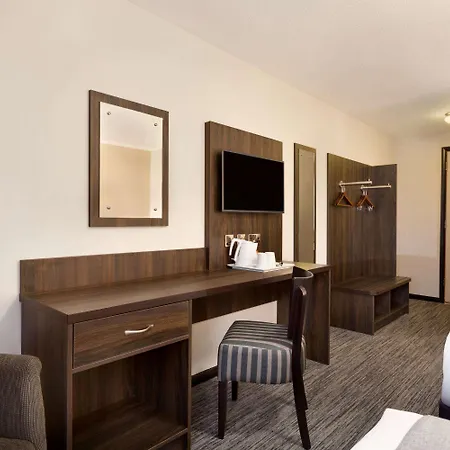 Ramada Bristol West Hotel 4*