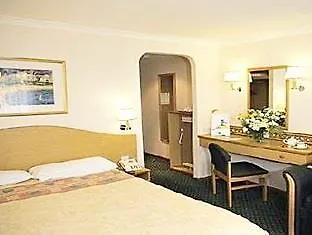 Ramada Bristol West Hotel 4*